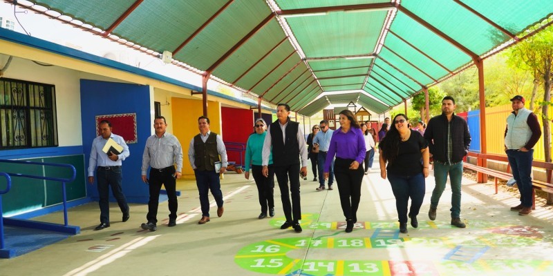 Agradecen docentes apoyo del Alcalde por obras en preescolares