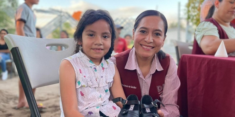 Aún disponibles en DIF zapatos escolares para niñas y adolescentes 