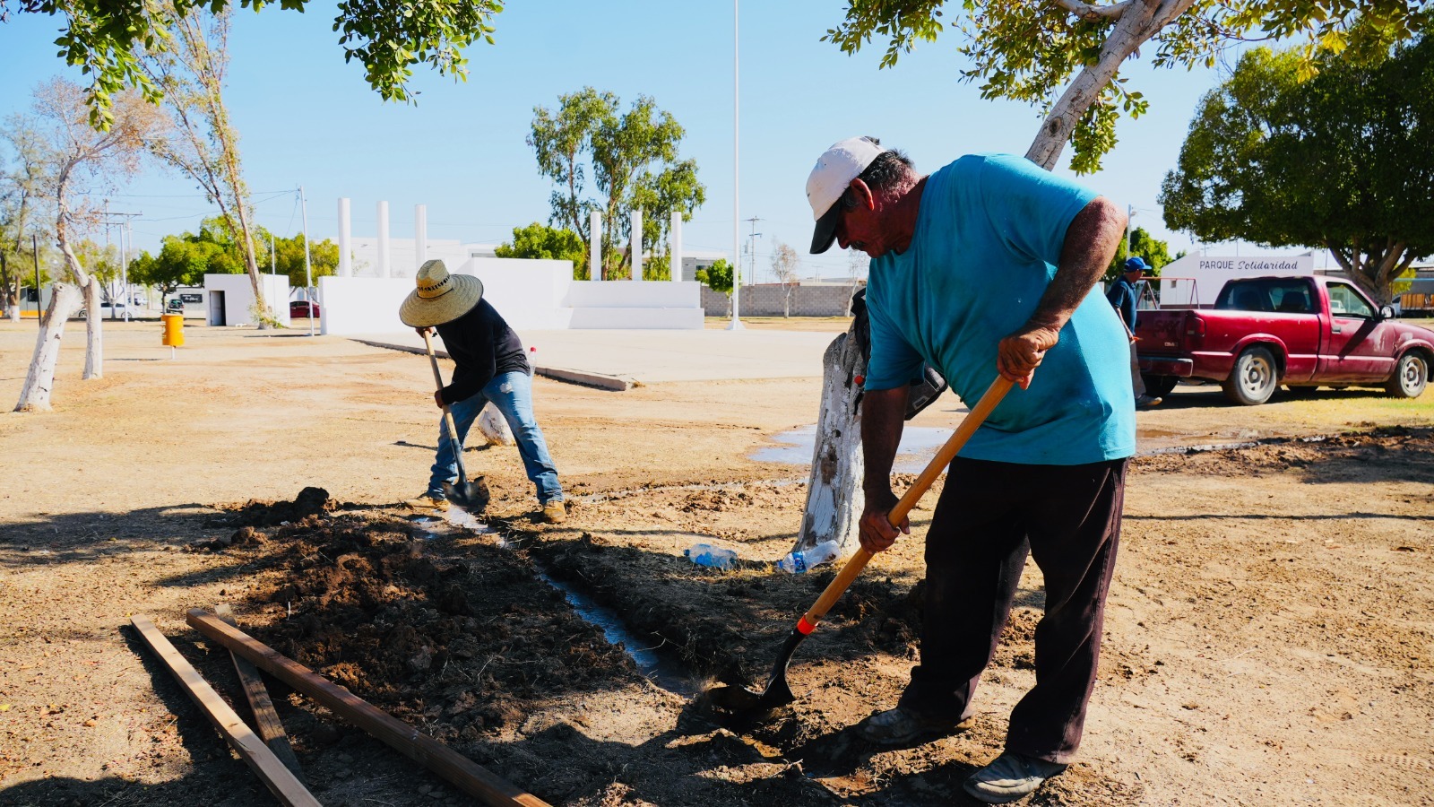 Avanza Obras Públicas en reforestación y limpieza de áreas verdes