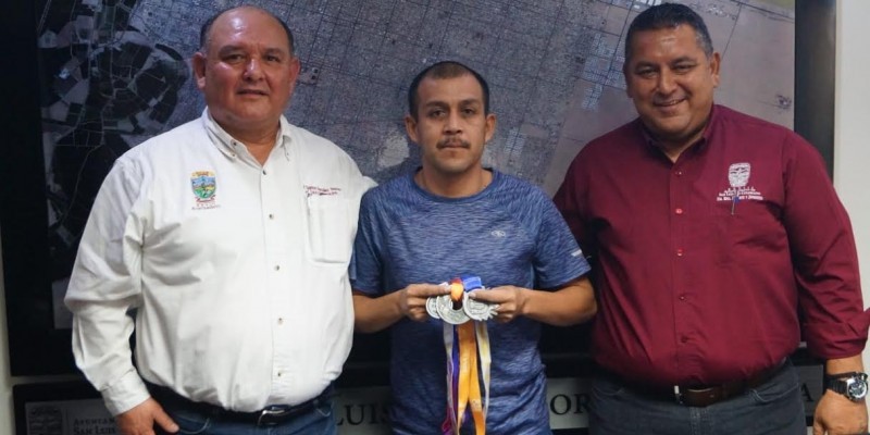 Brinda Alcalde apoyo a maratonista Jesús Hernández