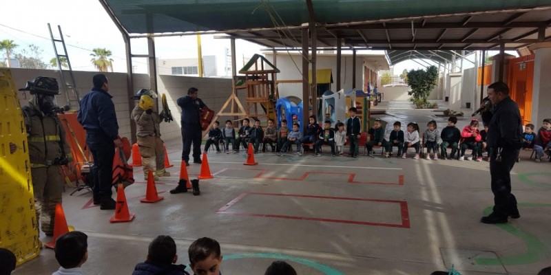 Capacitan Bomberos a niños de preescolar y primaria 