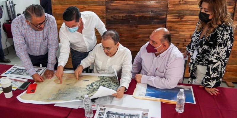 Celebra Alcalde proyecto de remodelación de Aduana