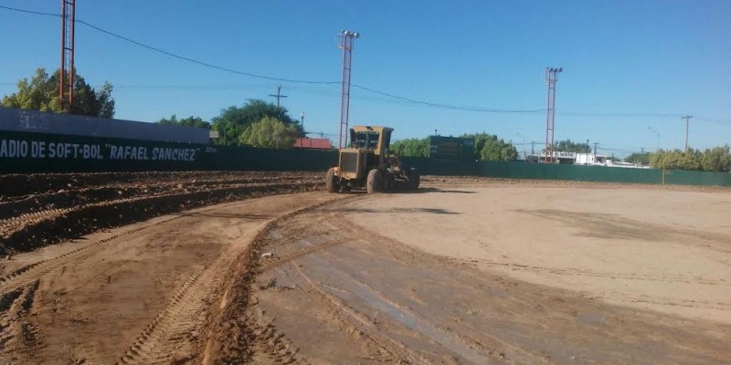 Comienzan obras de remodelación en estadio de softbol “Sanchitos”