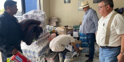Cumple Ayuntamiento con entrega de apoyos a familias del Golfo