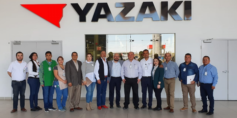 El alcalde Santos González Yescas, acompañado y el director del  Oprode