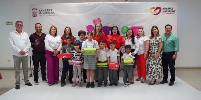 Entrega DIF Municipal calzado escolar a estudiantes sanluisinos
