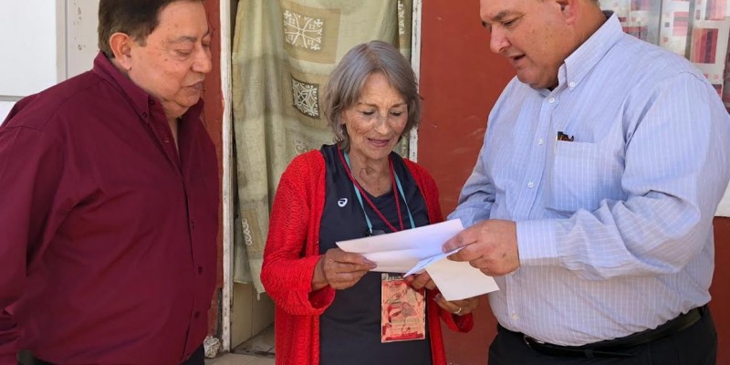 Entregan permiso a la señora Martha Lidia Madrigal