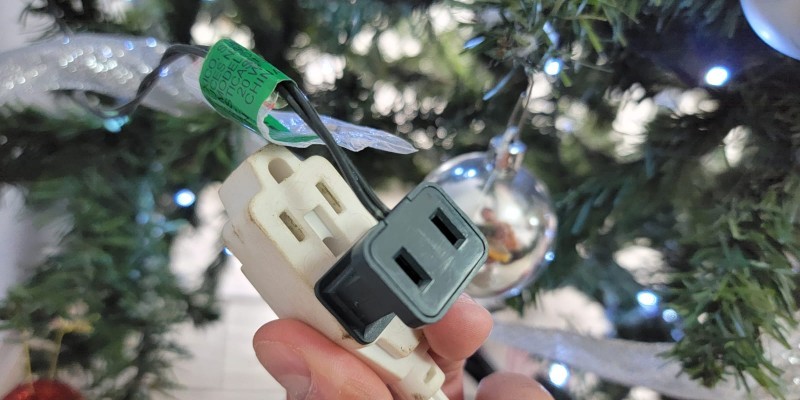 Llaman a tener cuidado con decoraciones navideñas 
