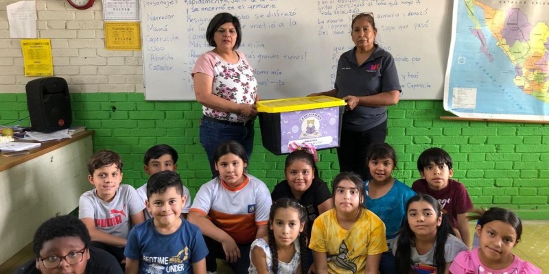 Llevan Bibliotecas Públicas cajas viajeras a escuelas 