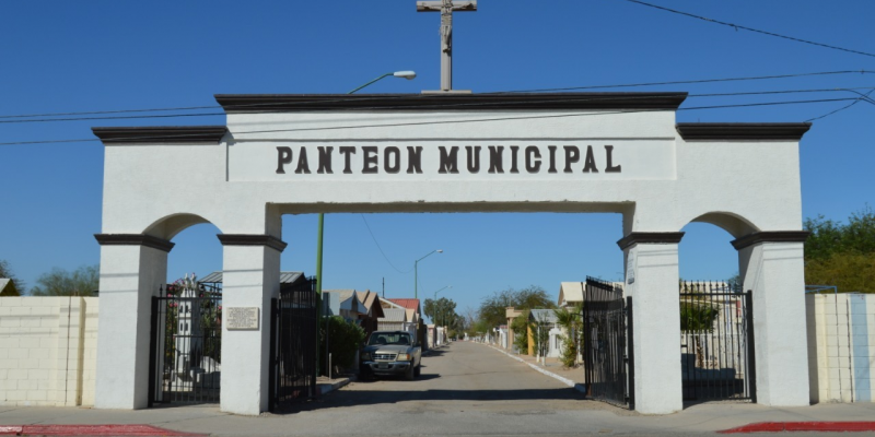 Ofrecen en Panteón Municipal asistencia en trámites