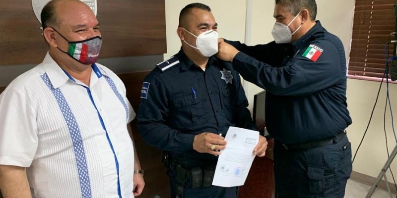 Otorgan ascensos a elementos de Seguridad Pública 