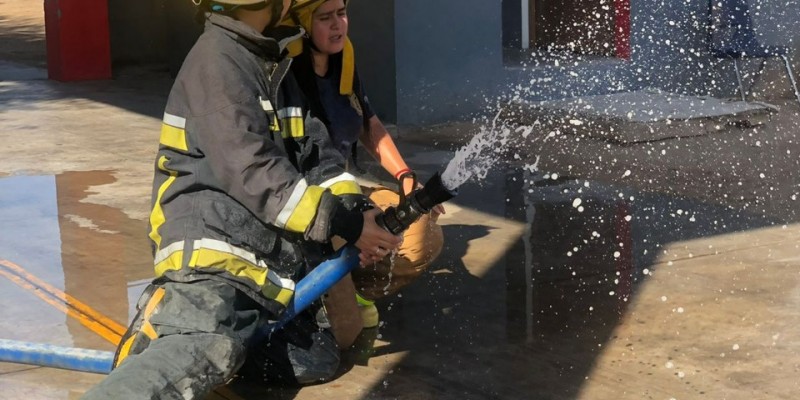 Reciben bomberos del Golfo capacitación en combate de incendios