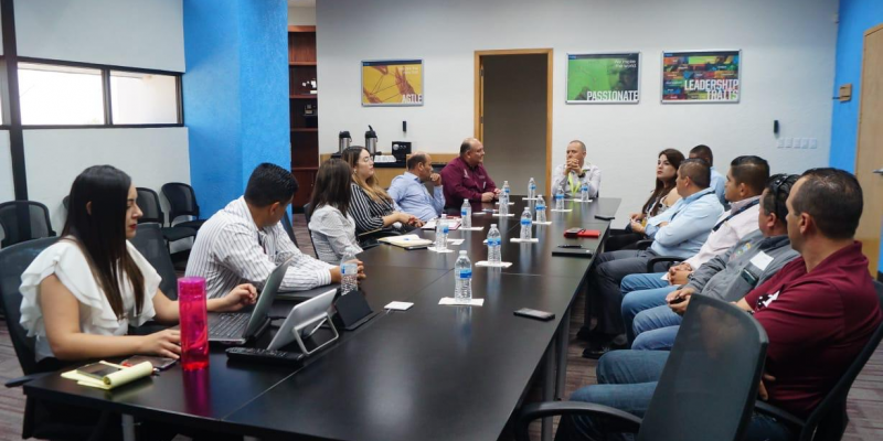 reunión con directivos de la empresa Flex