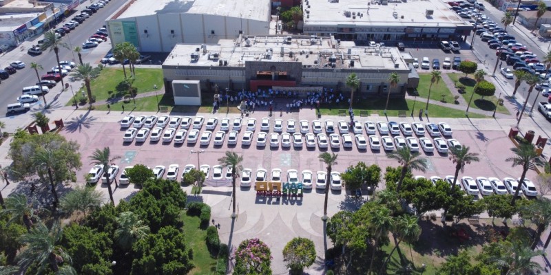 Se integran 100 nuevos taxis al servicio público